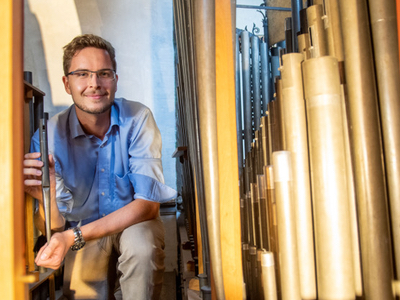 Niklas Piel ist Kirchenmusiker in der Pfarrei Sankt Mauritz in Münster, Foto: Bischöfliche Pressestelle/Ann-Christin Ladermann 