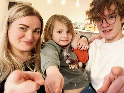 Maria Brandt mit ihrer fünfjährigen Tochter Giulia und ihrem sechzehnjährigen Sohn Fynn (v. l.). Foto: privat