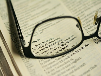 pixabay Bibel und Brille