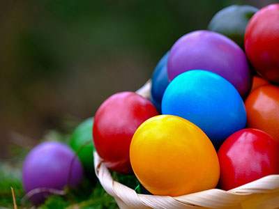Bunte Eier als Zeichen für Tod und neues Leben. (c) Foto: Pixabay