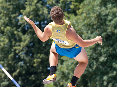 Mann beim Stabhochsprung. (c) Foto: Pixabay Mann beim Stabhochsprung. (c) Foto: Pixabay