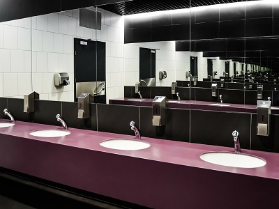 Waschbecken einer oeffentlichen Toilette