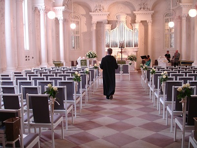 Pfarrer in Kirche