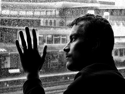 pixabay Mann am Fenster