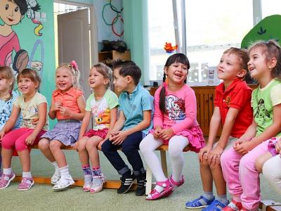 Kinder im Kindergarten