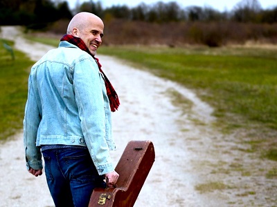 Lothar Kosse mit Gitarre