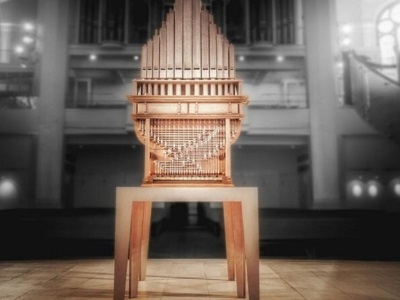 Die ausklappbare Orgel