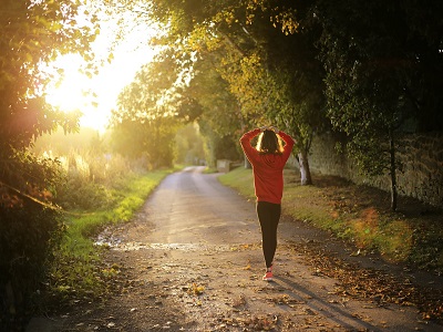 Joggerin in der Natur