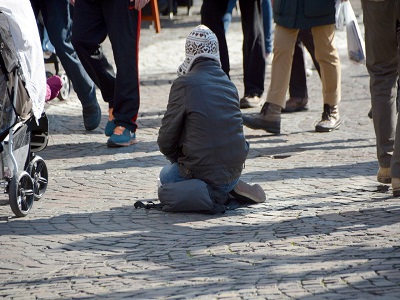 Obdachloser in der Fußgaengerzone