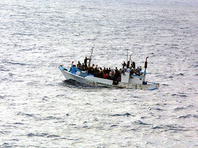 Geflüchtete Menschen auf einem Boot